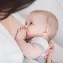 Comprendre et apaiser un bébé agité pendant l'allaitement astuces et conseils